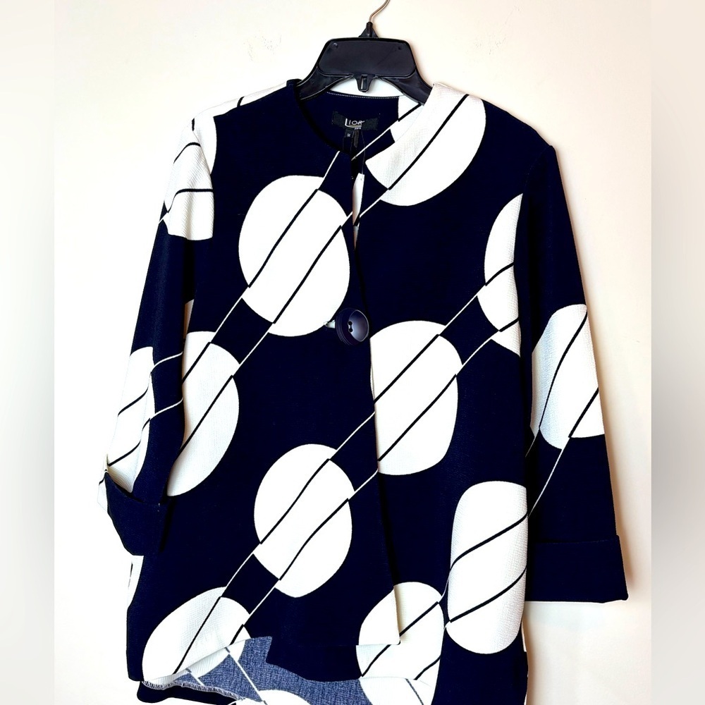 Chic Navy and White Patterned Blazer